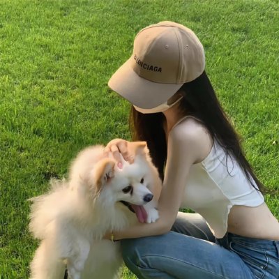 有色彩的女子